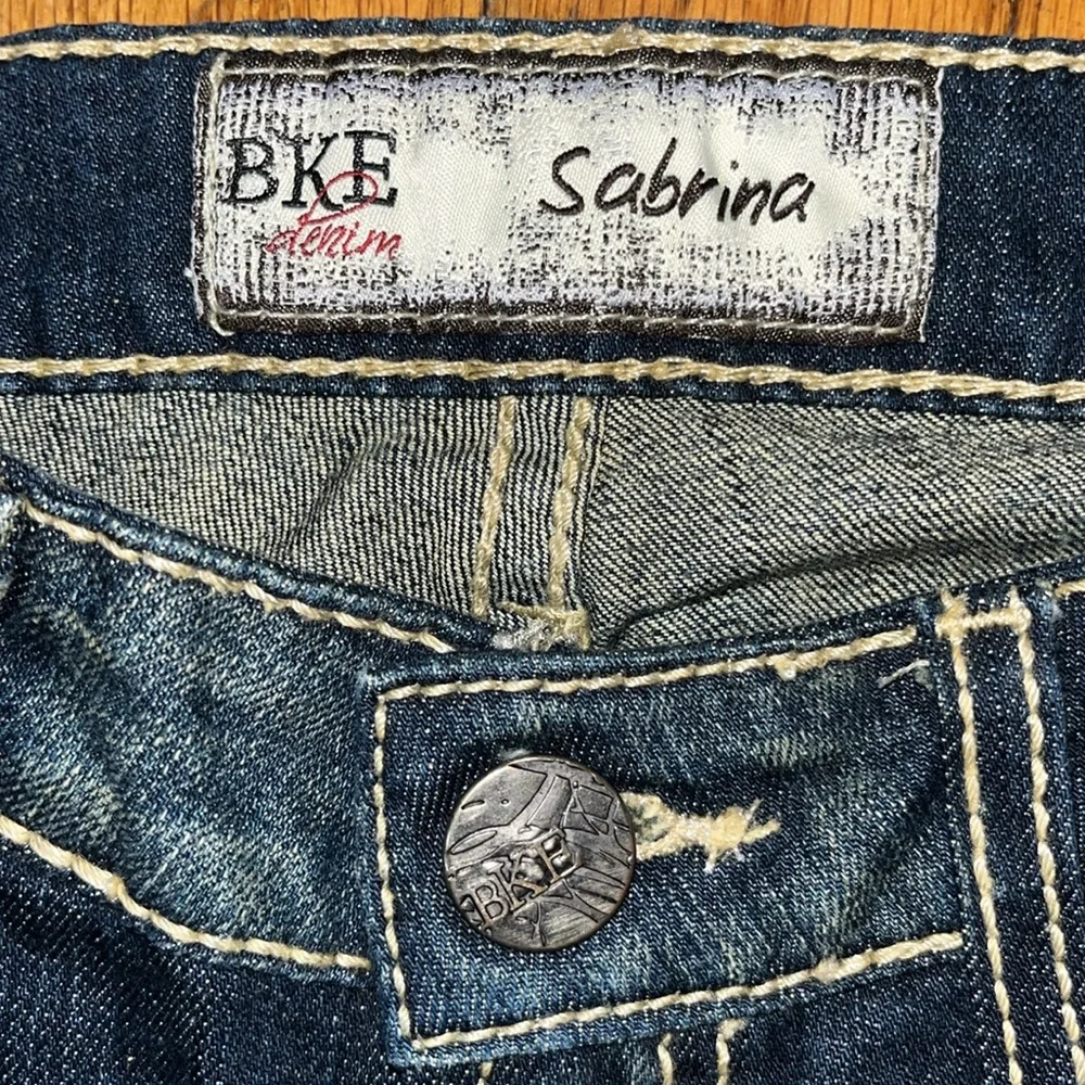 NWT BKE Sabrina Embellished Sequins Blue Denim Capri Jeans Size 24